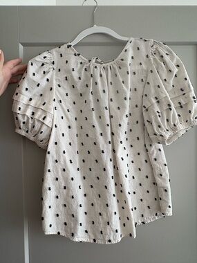 Women’s Cream Dot Puff-Sleeve Top